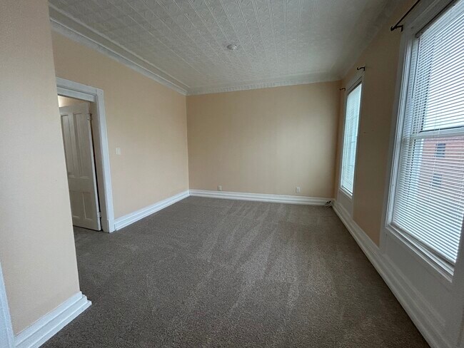 Foto del edificio - 14 McElwain Ave