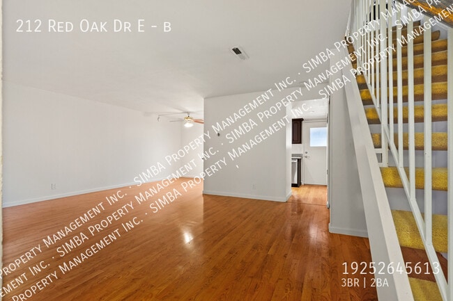 Building Photo - 212 Red Oak Dr E