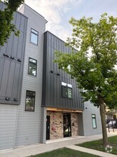 Building Photo - 504 Lyman Ave