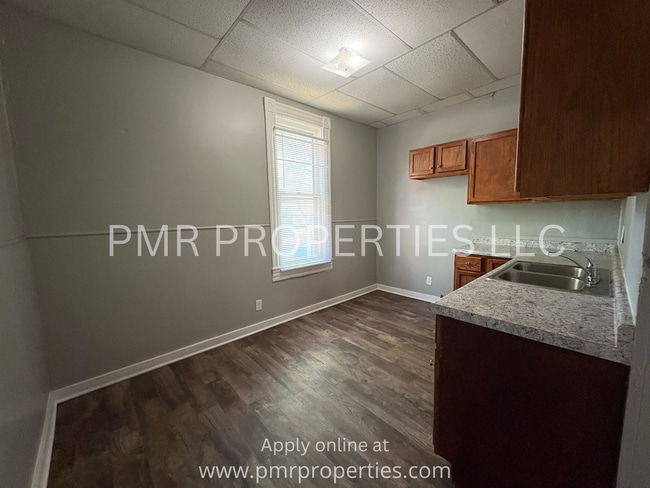Building Photo - Charming 2 Bed, 1 Bath House