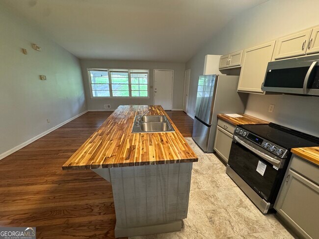 Foto del edificio - 3517 Forrest Park Rd SE