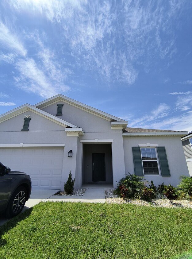 Primary Photo - Gorgeous (1)-Year Old 4 Bedroom 2 Bath for...