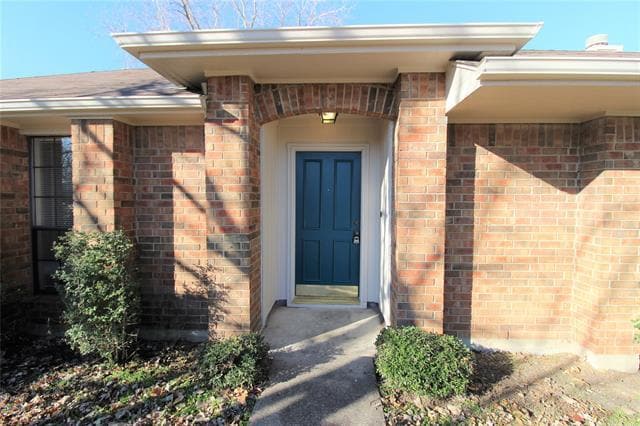 Building Photo - 2309 Lakeshore Ln