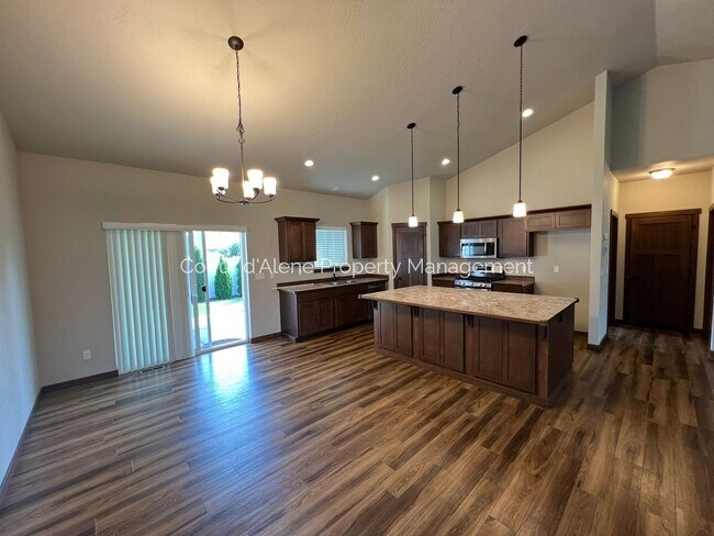 Building Photo - 3 bed, 2 bath home in Post Falls