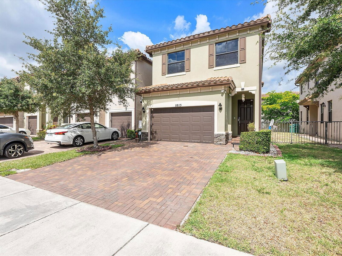 Foto principal - 5813 NW 46th Ln