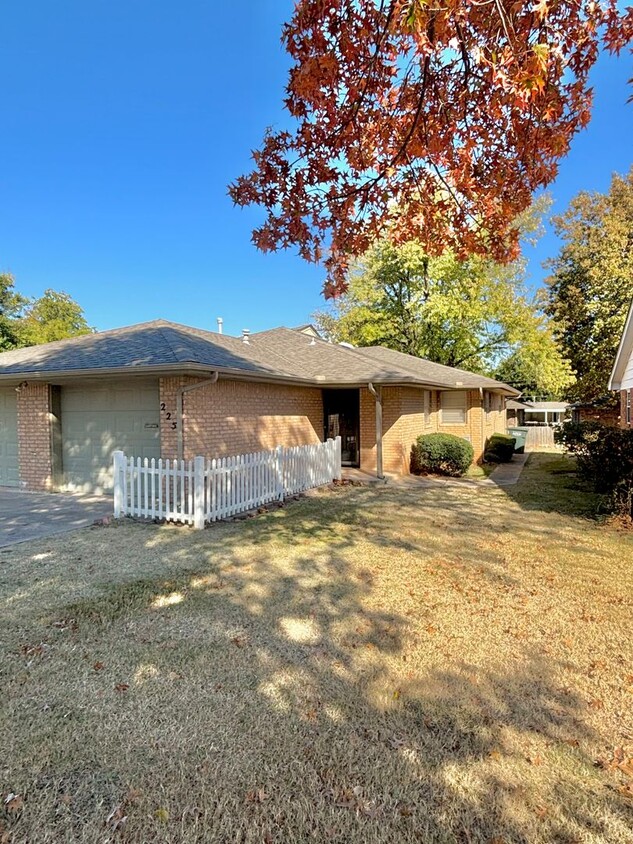 Primary Photo - Beautiful 2 Bed 1 Bath Home in Downtown Ed...