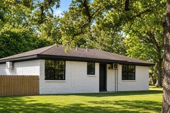 Building Photo - 24994 Robert Dr