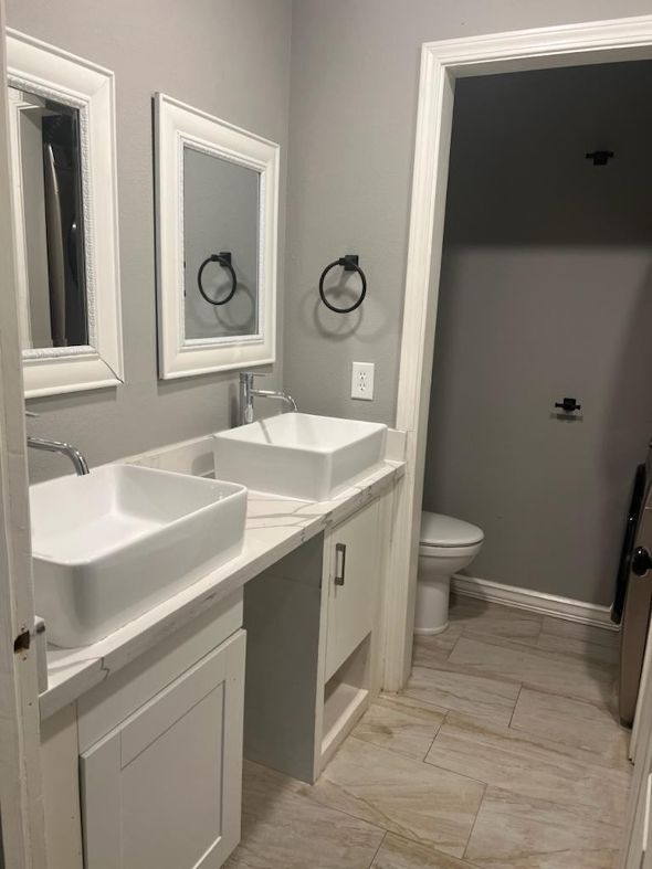 Lovely updated bathroom with Jacuzzi Tub. - 11806 Sandy Stream Dr