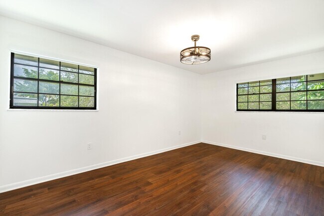 Foto del edificio - 927 N E St