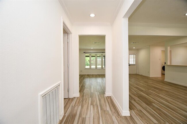 Building Photo - 5951 Beaudry Dr
