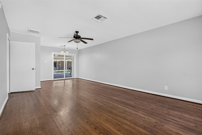 Building Photo - 1409 Wycliffe Dr
