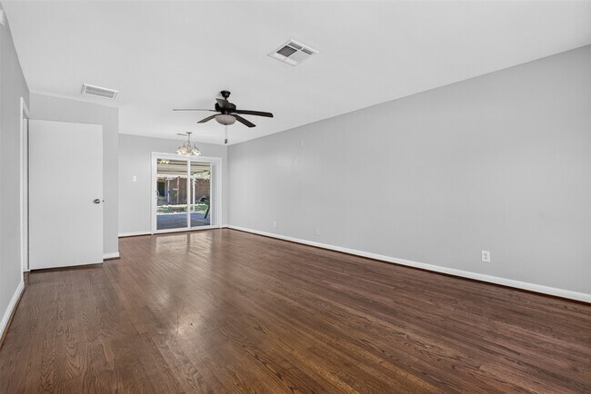 Foto del edificio - 1409 Wycliffe Dr