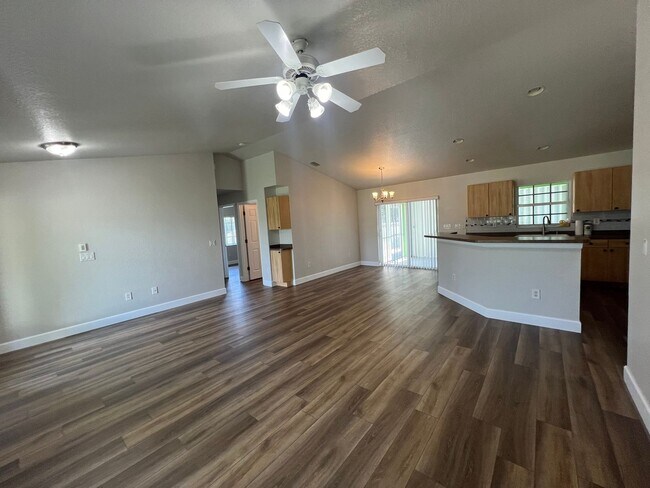 Foto del edificio - ($2,095) * ANNUAL ** Pool ** 3 Bed / 2 Bath - Harbor Heights  ** Single Family Home