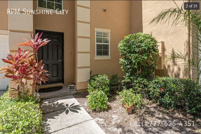 Foto del edificio - Beautiful 3-Bedroom Townhome in Gated Tamp...