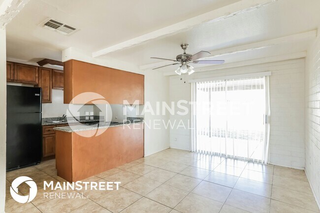 Building Photo - 7132 W Glenrosa Ave