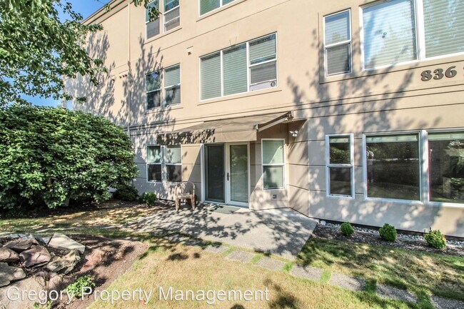 Building Photo - 2 br, 2 bath House - 836 2nd Ave 101