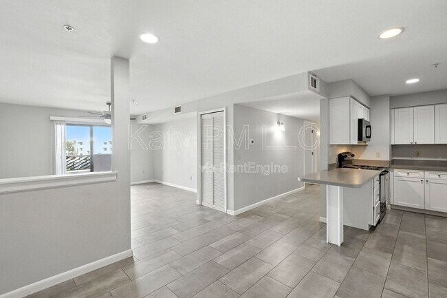 Foto del edificio - 1005 E 8th St