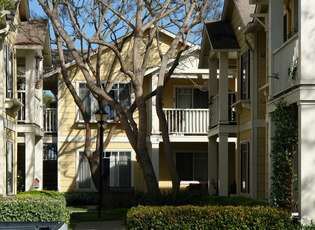 Foto del edificio - Cottage Gardens Apartments