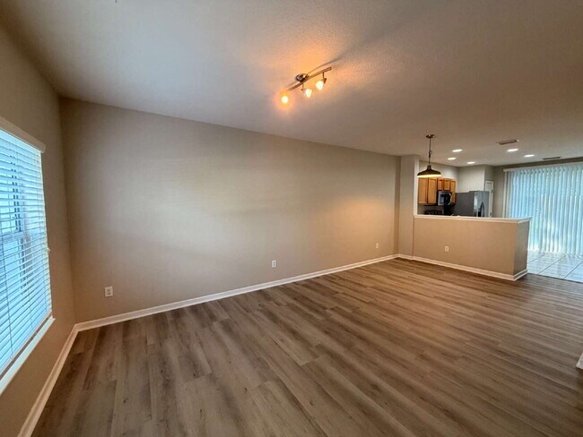 Building Photo - 4430 SW 49th Ave