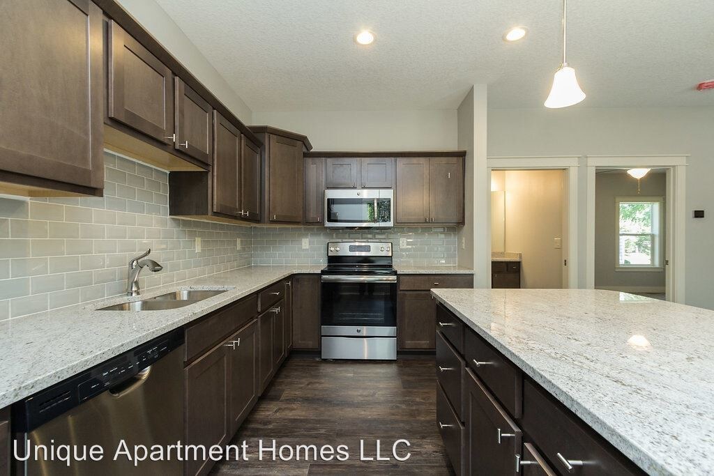Foto principal - 4605-4605 Hutchison St