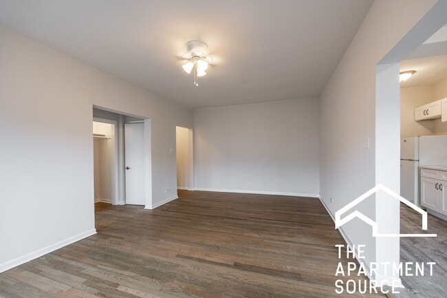 Building Photo - 7724 N Marshfield Ave