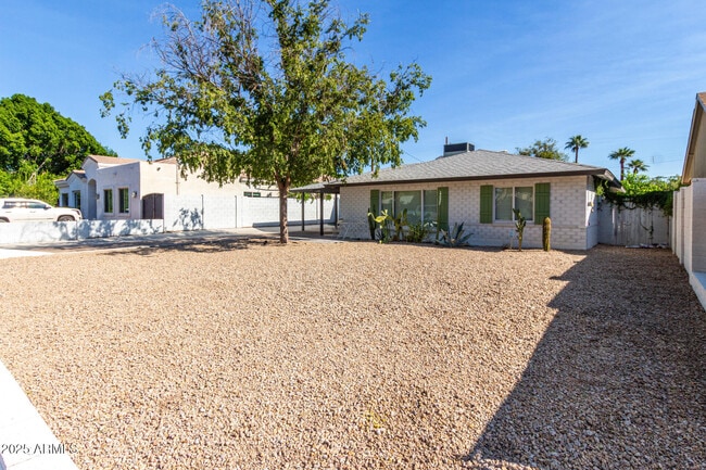 Foto del edificio - 6801 N 14th Pl