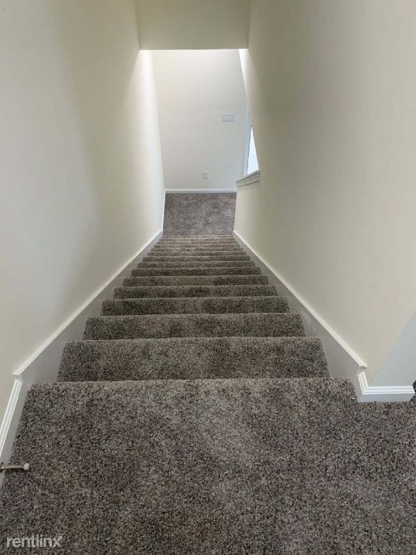 Building Photo - 2 br, 1.5 bath Townhome - 6650 158 Lane