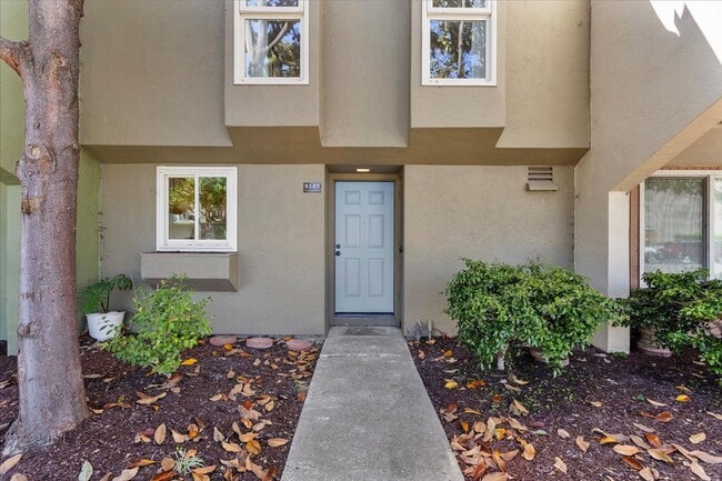 Building Photo - 1105 Fontana Dr