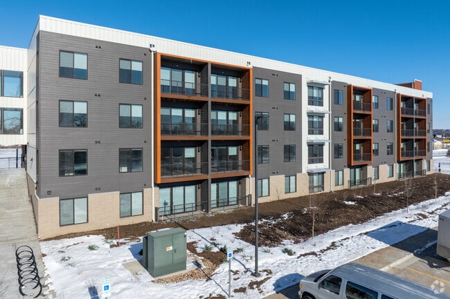 Building Photo - TreeHouse