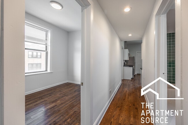 Building Photo - 1000 N Mozart St