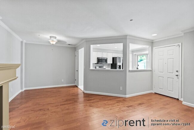 Building Photo - 2 br, 2.5 bath Townhome - 6320 Island Pine...