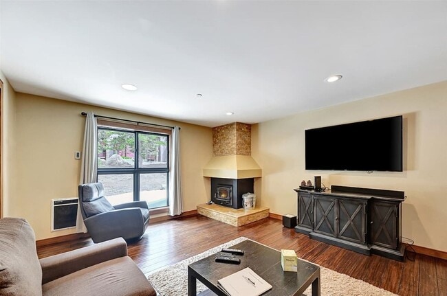 Building Photo - Fully Remodeled 1BD + Private Bunk Room | 2BA | Aspen Creek – $3,100/Month