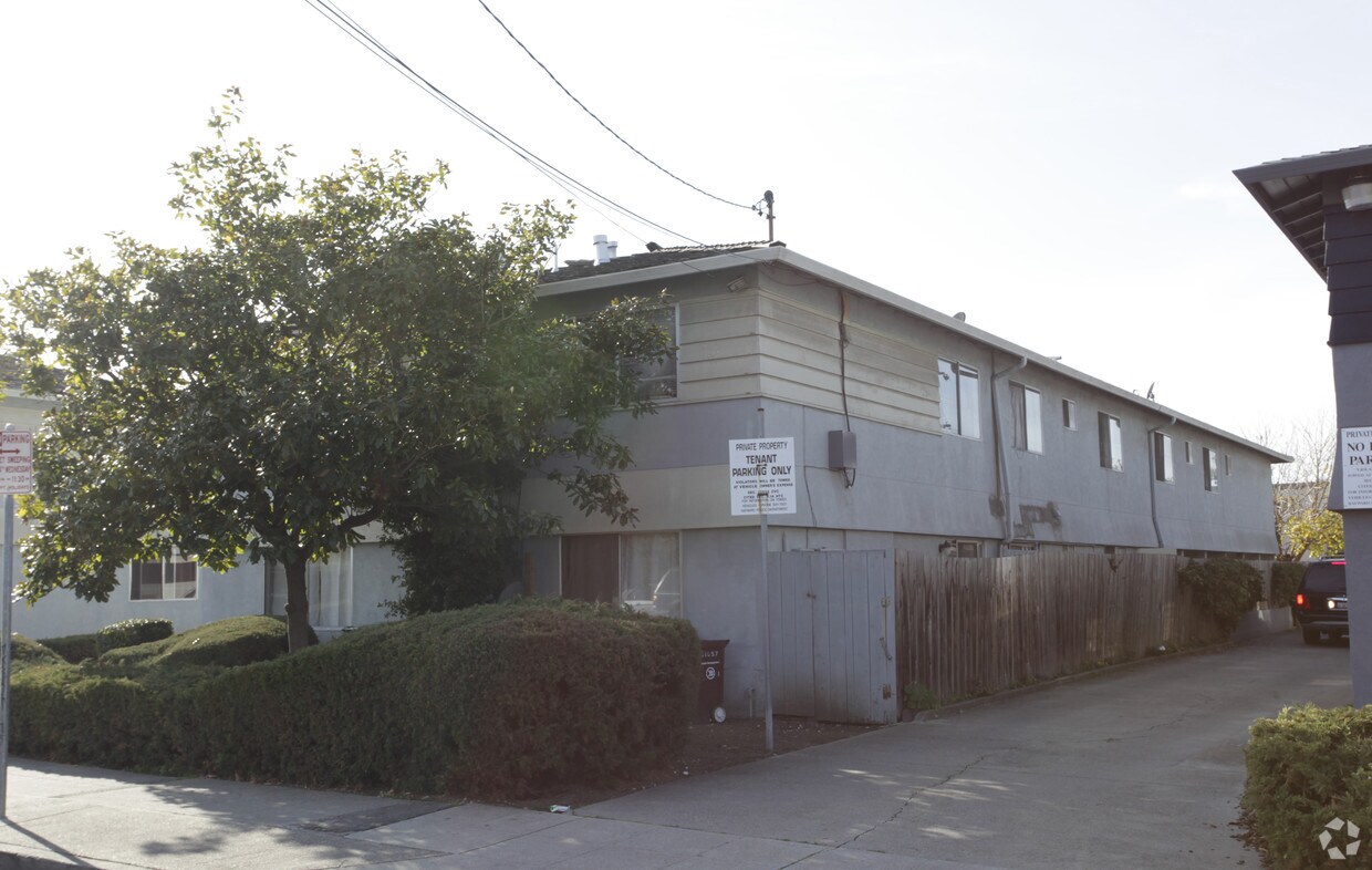 Foto del edificio - 21857-21889 Thelma St