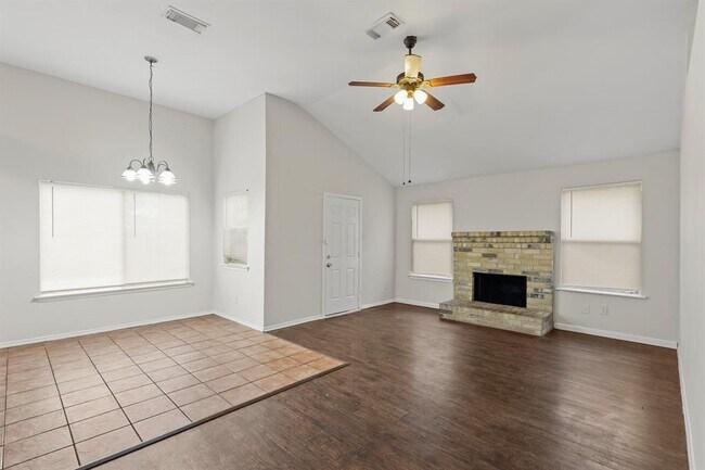 Foto del edificio - 16215 Beck Ridge Dr