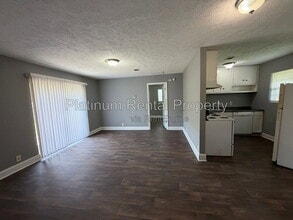 Building Photo - 1492 Waverly Way