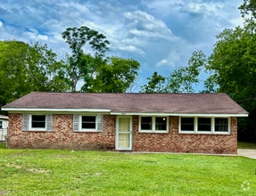 Building Photo - 3330 Karian Dr