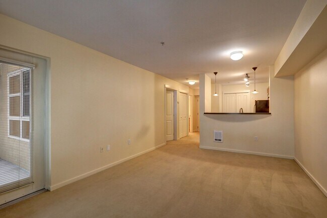 Foto del edificio - Downtown Bellevue One Bedroom One Bath Con...