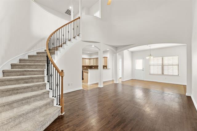 Building Photo - 203 Royal Glen Ct