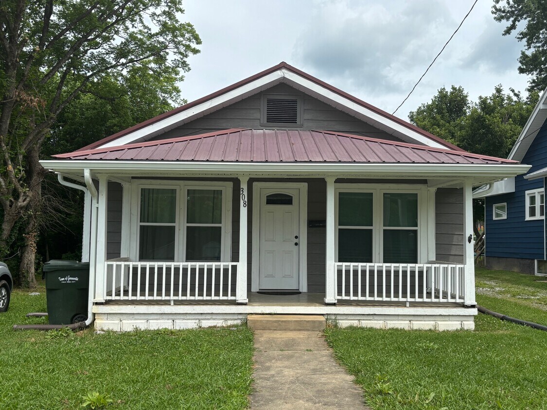 Foto principal - 308 S Lake St