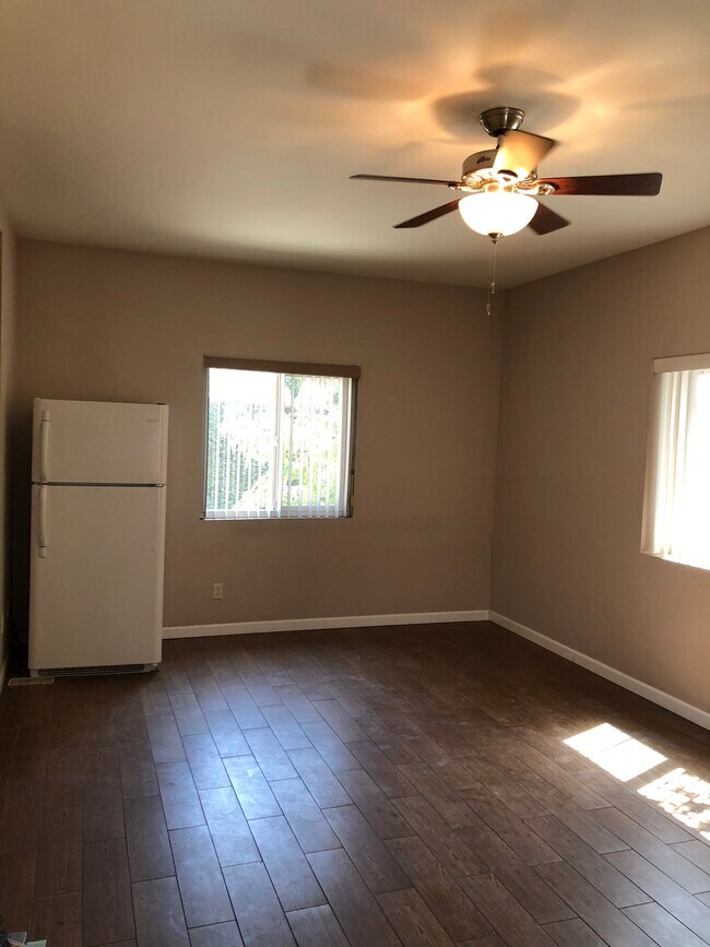 Foto del edificio - 5508 Woodman Ave