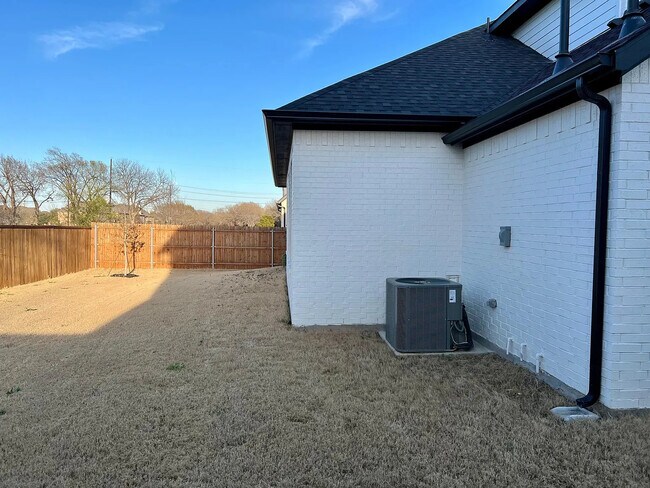Foto del edificio - 8313 Sayers Ln