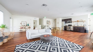 Building Photo - 747 4th St