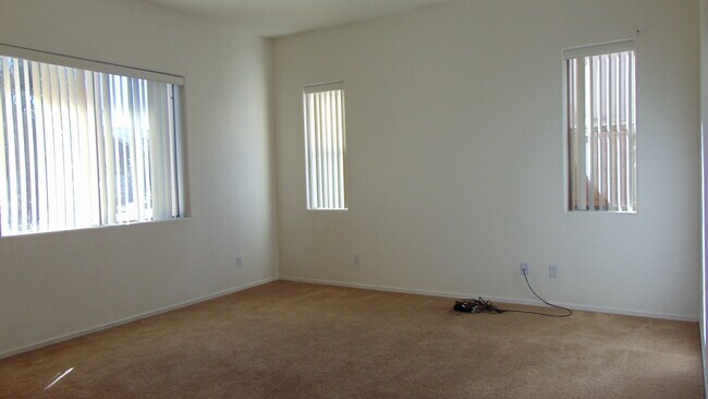 Building Photo - 6692 E Tenby Dr