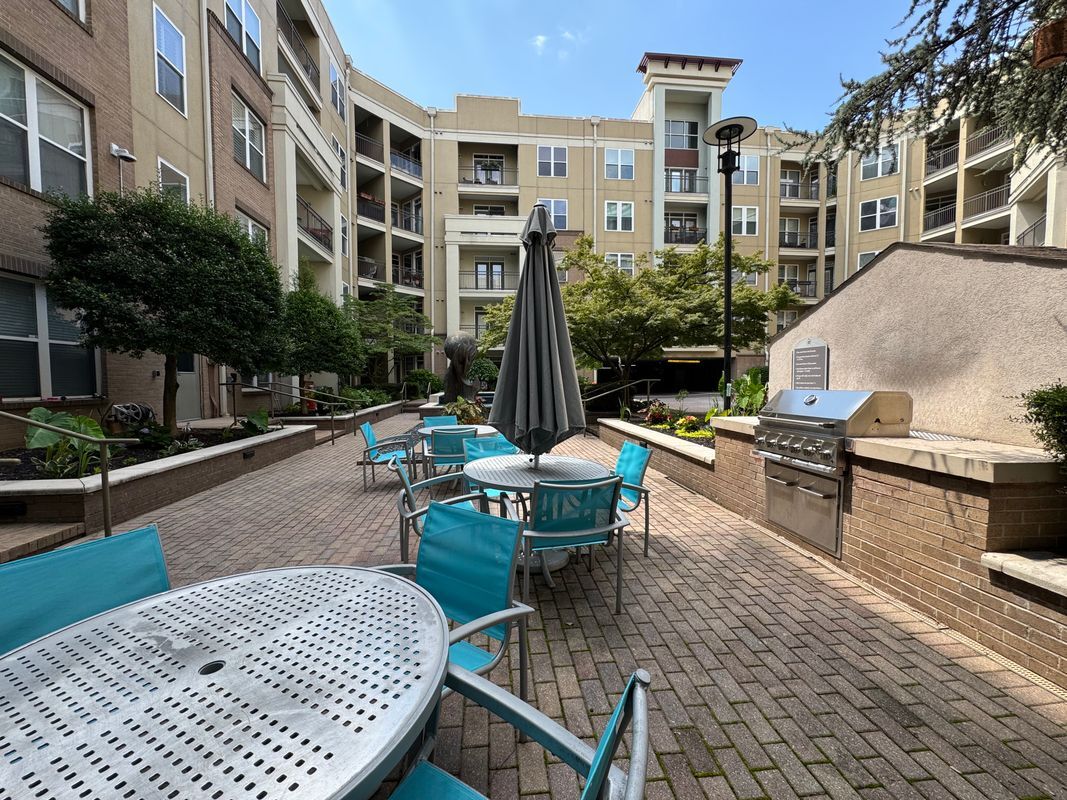 Foto del edificio - 390 17th St NW