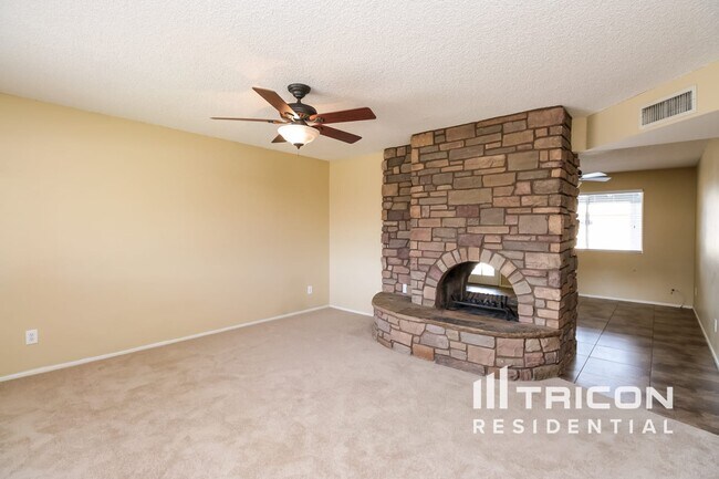 Building Photo - 1346 W Linda Ln
