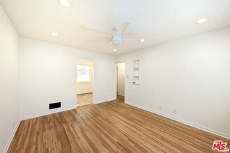 Building Photo - 1030 5th St
