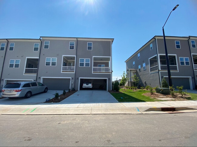 Building Photo - 718 Umber Dr
