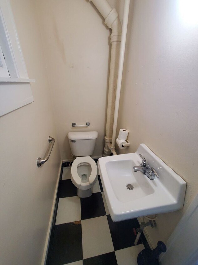 Primary Photo - 920-924 Romayne - 5 unit (ACE Property)