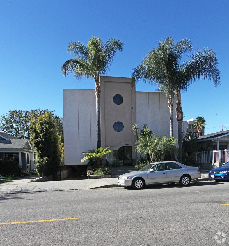 Building Photo - 1833 N Edgemont St