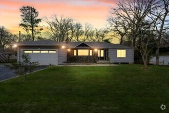 Building Photo - 257 Southlawn Ave